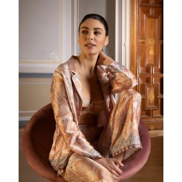 Costume d'Int&eacute;rieur By Lise Charmel Longewear